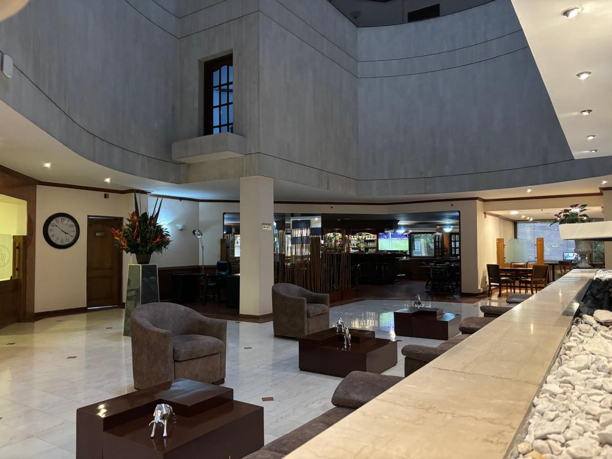 Hotel Bogotá Regency Usaquén Esterno foto